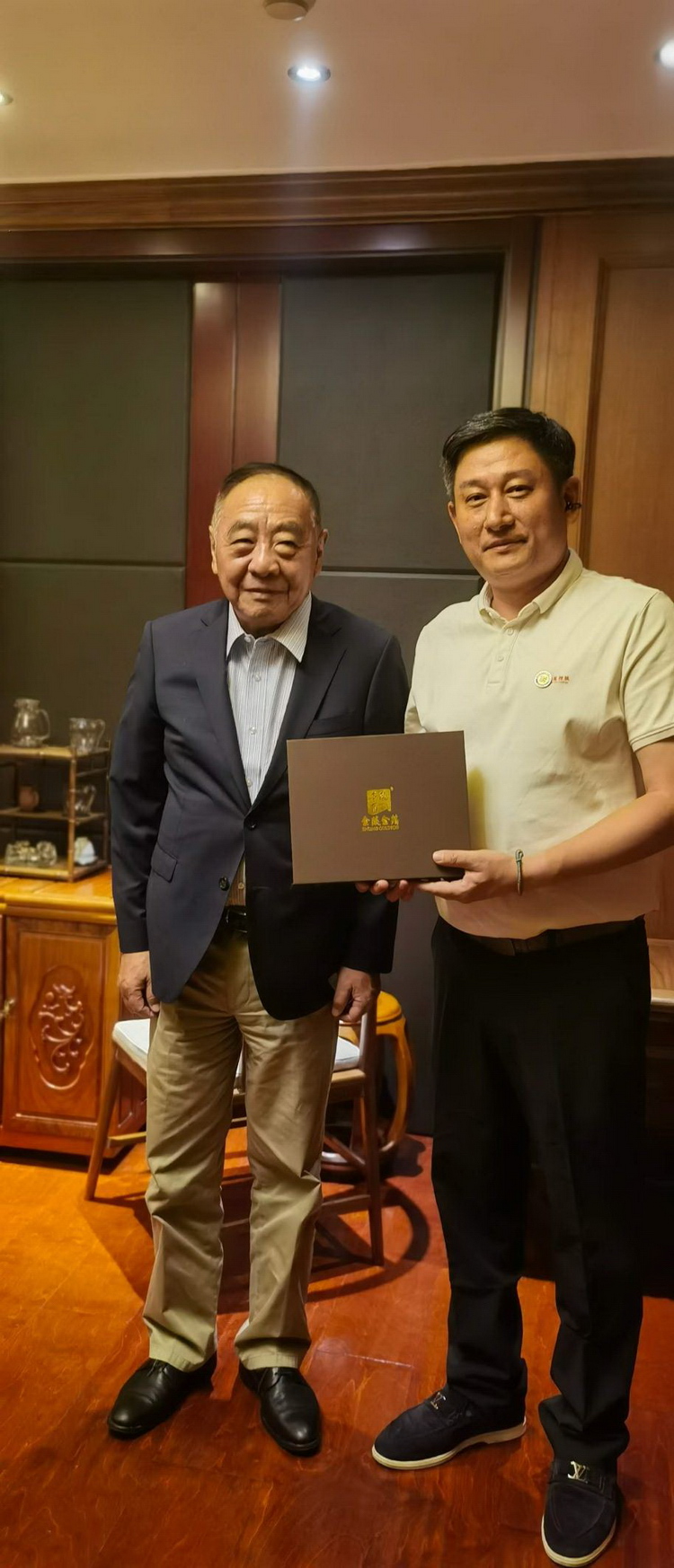 （7）江楠与商务部原副部长陈健先生合影 - 副本.jpg