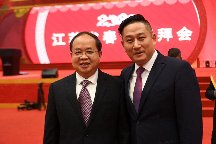 （9）参加江苏省2020年新春团拜会，江楠与时任江苏省统战部副部长、省工商联党组书记顾万峰合影 - 副本.jpg