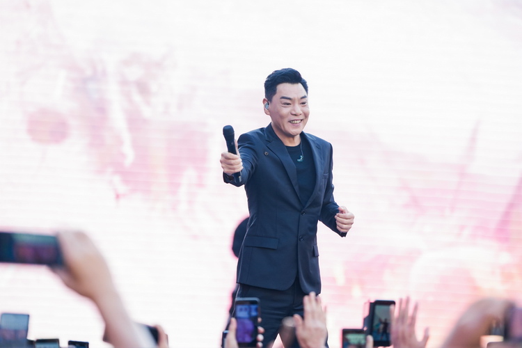 2023年10月20日，屠洪刚为林散之书画艺术节助演 - 副本.jpg